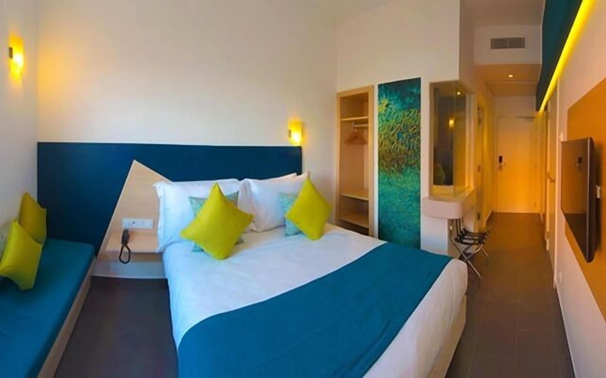 Relax Hotel Oujda Bagian luar foto