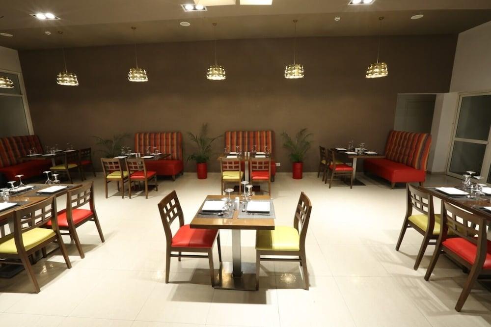 Relax Hotel Oujda Bagian luar foto