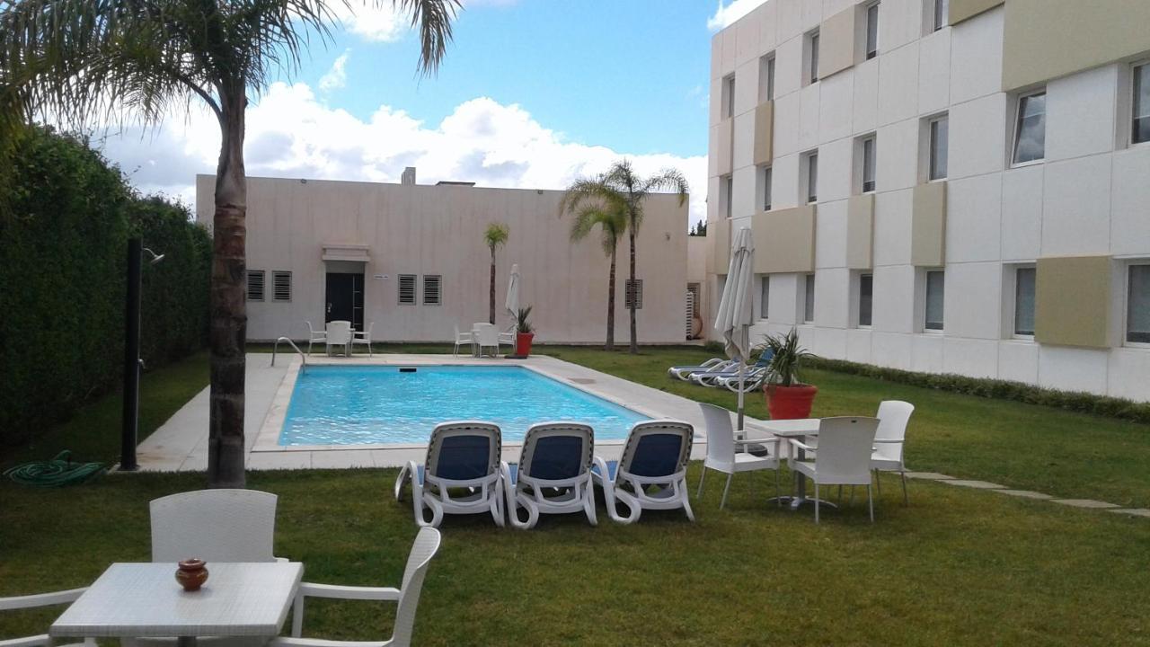 Relax Hotel Oujda Bagian luar foto
